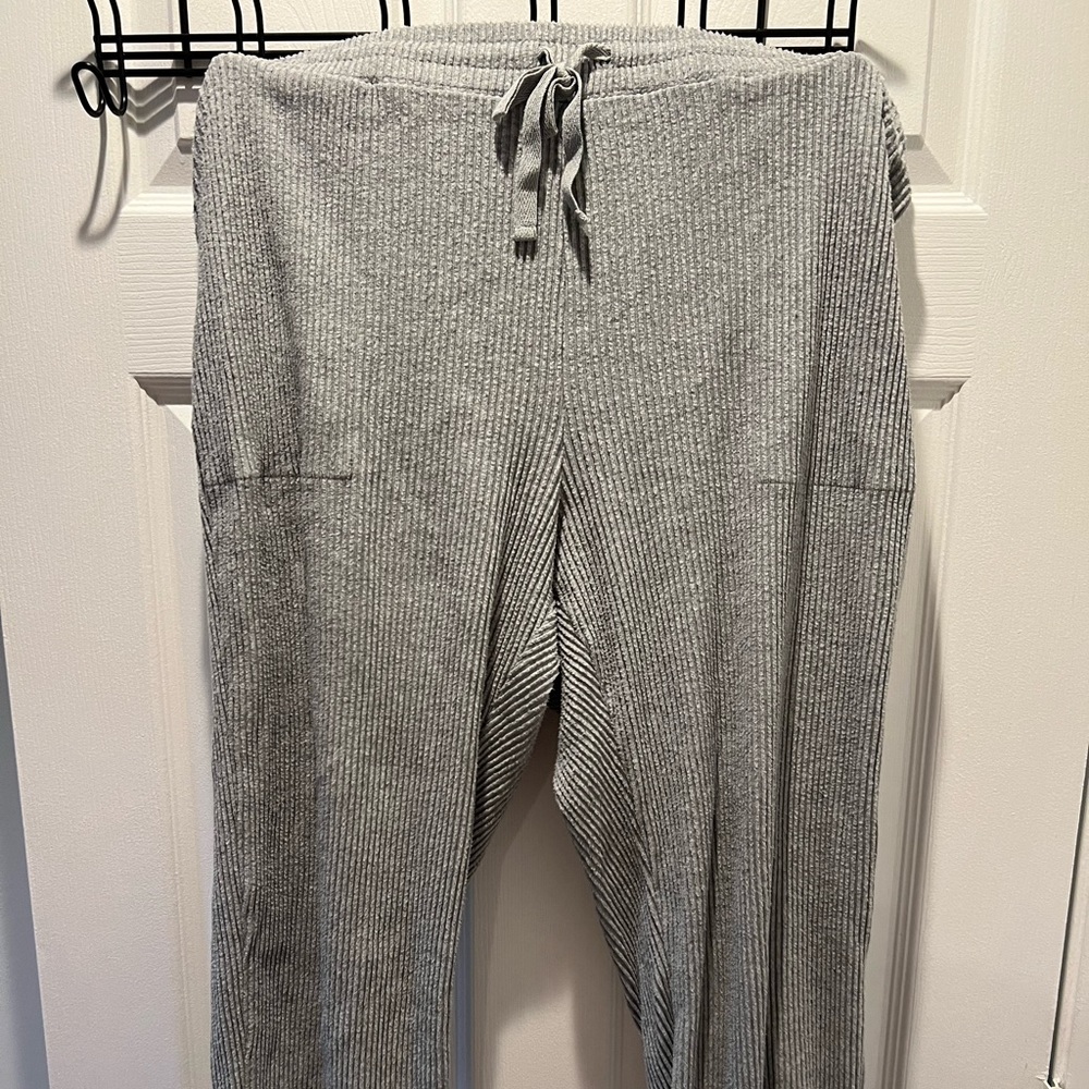 Gap Women’s Gray Sweatpants Lounge Pants Cropped Boucle Material size Large